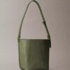 Sac seau à logo emblématique sur toute la surface avec pochette Sac seau à logo emblématique sur toute la surface avec pochette