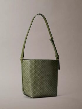 Sac seau à logo emblématique sur toute la surface avec pochette