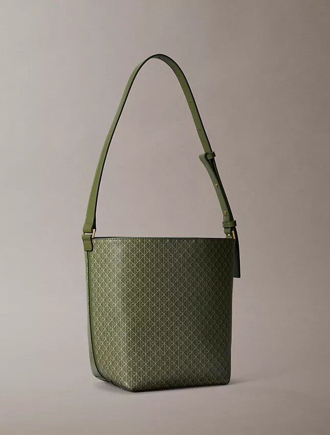 Sac seau à logo emblématique sur toute la surface avec pochette Sac seau à logo emblématique sur toute la surface avec pochette