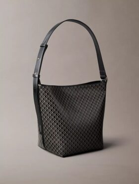 Sac seau à logo emblématique sur toute la surface avec pochette