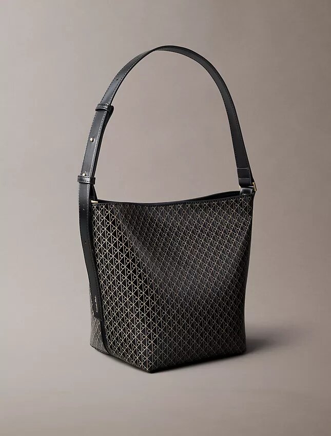 Sac seau à logo emblématique sur toute la surface avec pochette Sac seau à logo emblématique sur toute la surface avec pochette