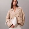 Sac seau à logo emblématique sur toute la surface avec pochette Sac seau à logo emblématique sur toute la surface avec pochette