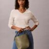 Sac seau à logo emblématique sur toute la surface avec pochette Sac seau à logo emblématique sur toute la surface avec pochette