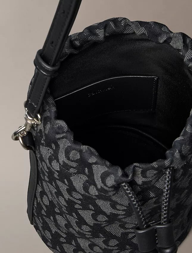 Sac seau à motif Monogram intégral Sac seau à motif Monogram intégral