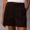 Short ajusté à plis Short ajusté à plis