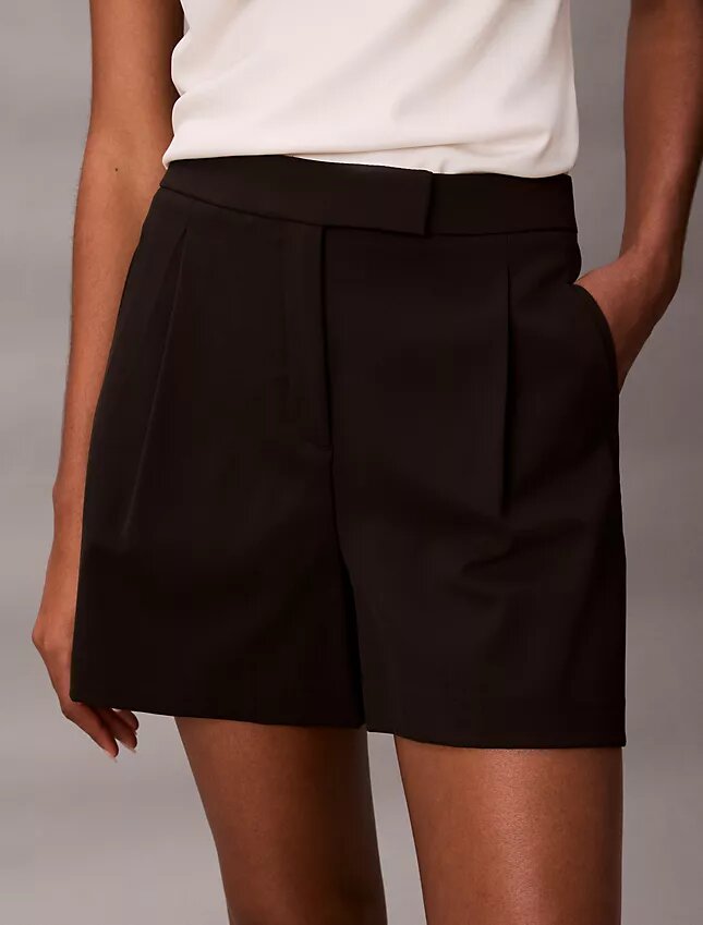 Short ajusté à plis Short ajusté à plis