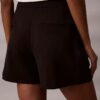 Short ajusté à plis Short ajusté à plis