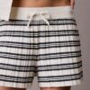 Short à enfiler à rayures et côtes Short à enfiler à rayures et côtes