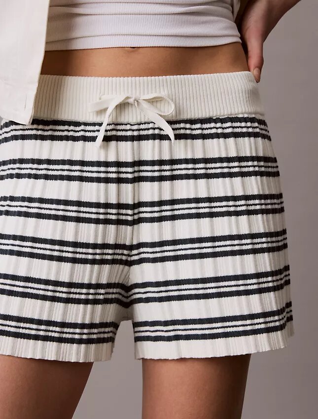 Short à enfiler à rayures et côtes Short à enfiler à rayures et côtes