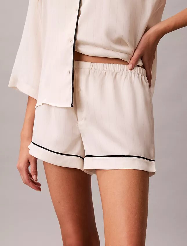 Short satiné brillant Short satiné brillant
