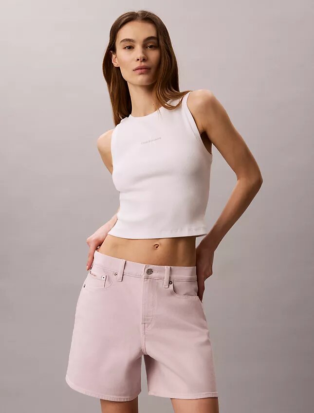 Short taille haute évasé teint en pièce Short taille haute évasé teint en pièce