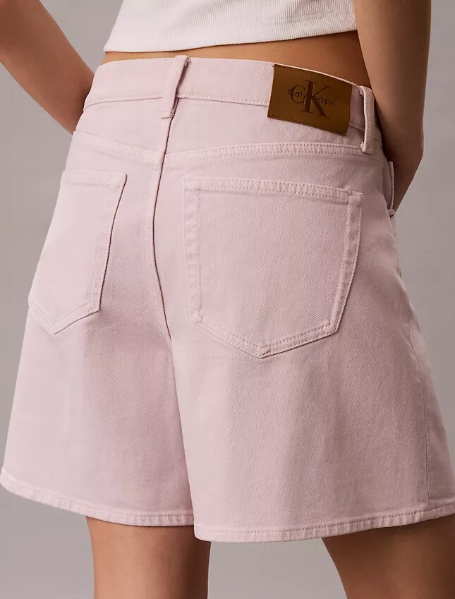 Short taille haute évasé teint en pièce Short taille haute évasé teint en pièce