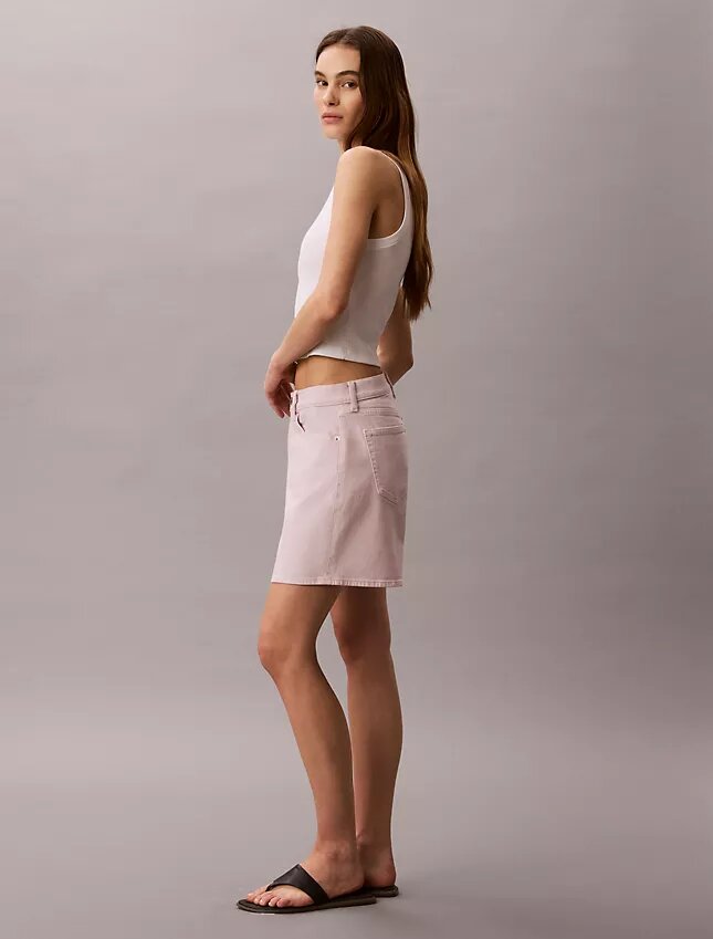 Short taille haute évasé teint en pièce Short taille haute évasé teint en pièce