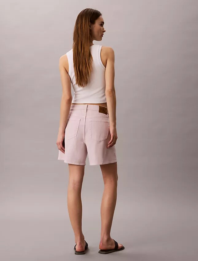 Short taille haute évasé teint en pièce Short taille haute évasé teint en pièce