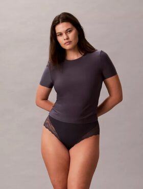 Slip en dentelle extensible sensuelle