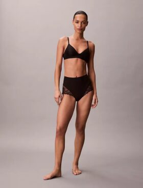 Slip en dentelle extensible sensuelle