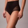Slip en dentelle extensible sensuelle