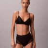 Slip en dentelle extensible sensuelle