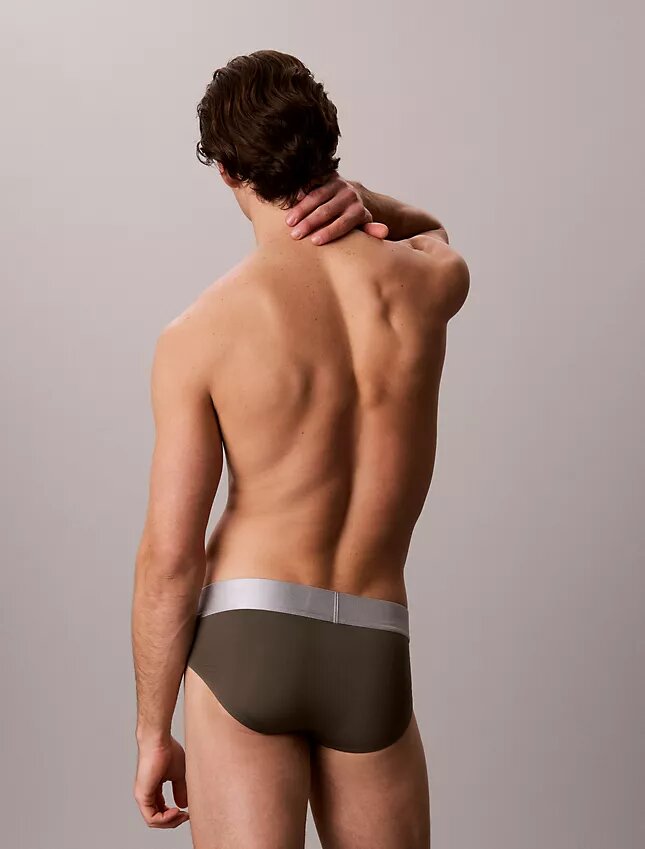 Slip taille basse en microfibre extensible Slip taille basse en microfibre extensible