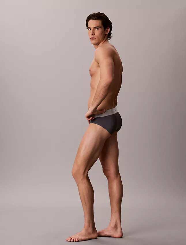 Slip taille basse en microfibre extensible Slip taille basse en microfibre extensible