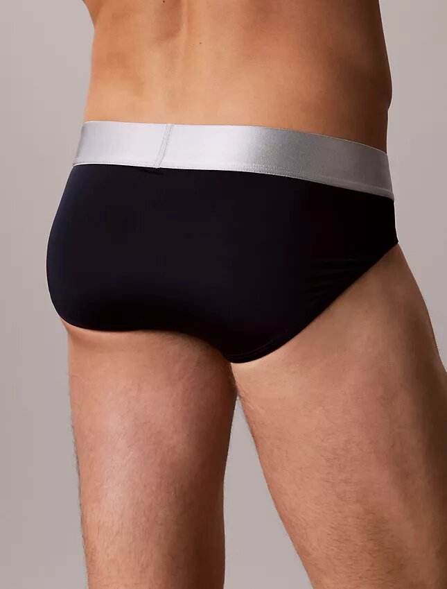 Slip taille basse en microfibre extensible Slip taille basse en microfibre extensible