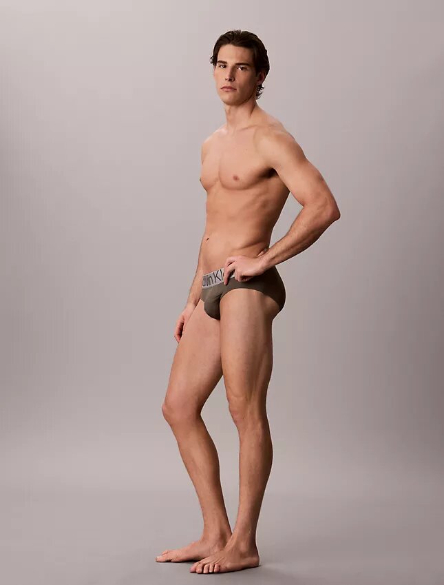 Slip taille basse en microfibre extensible Slip taille basse en microfibre extensible