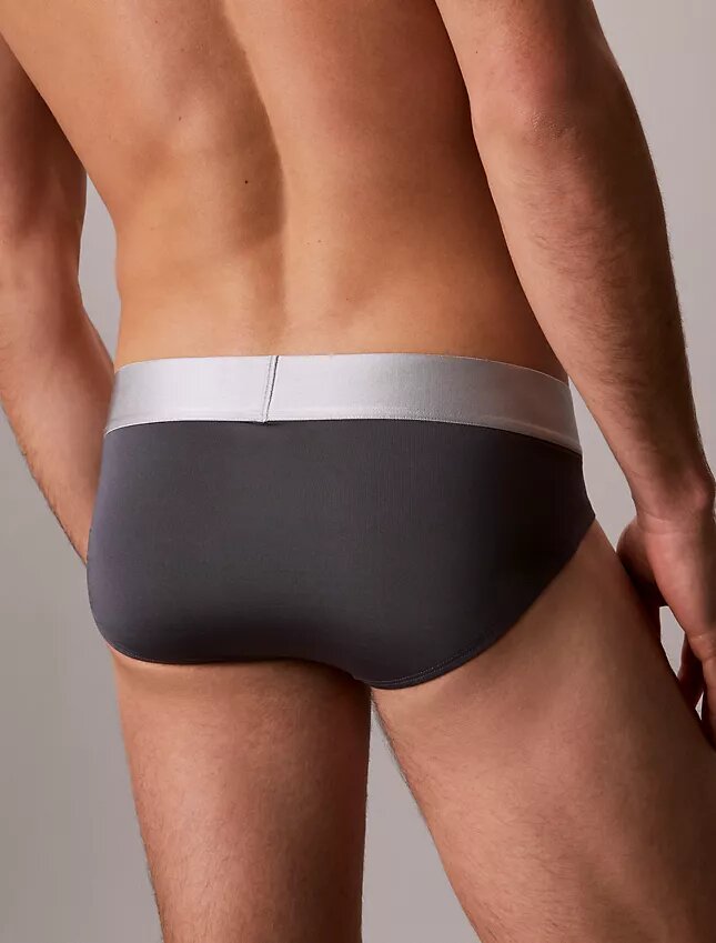 Slip taille basse en microfibre extensible Slip taille basse en microfibre extensible