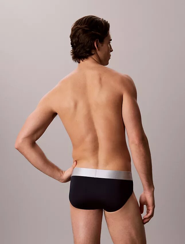 Slip taille basse en microfibre extensible Slip taille basse en microfibre extensible