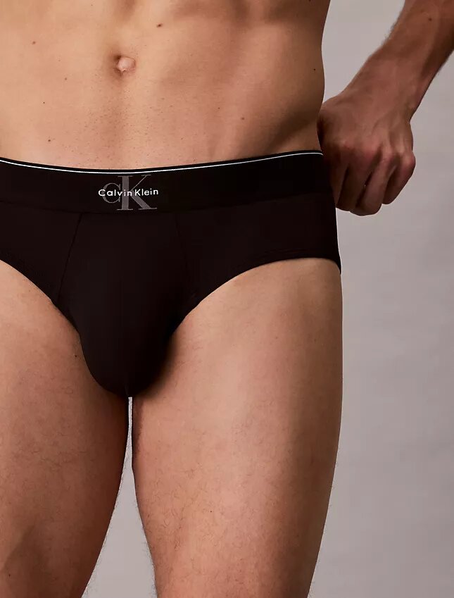 Slip taille basse en microfibre extensible avec motif Monogram Slip taille basse en microfibre extensible avec motif Monogram