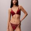 Soutien-gorge plongeant en dentelle florale noire CK Black, légèrement doublé Soutien-gorge plongeant en dentelle florale noire CK Black, légèrement doublé