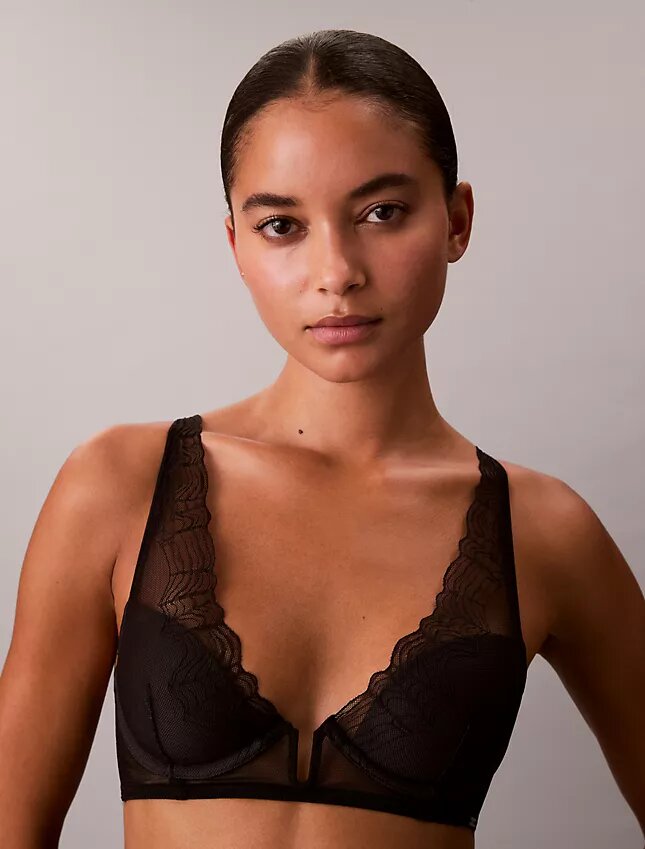 Soutien-gorge plongeant en dentelle géométrique noire légèrement doublé Soutien-gorge plongeant en dentelle géométrique noire légèrement doublé