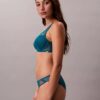 Soutien-gorge plongeant en dentelle géométrique noire légèrement doublé Soutien-gorge plongeant en dentelle géométrique noire légèrement doublé