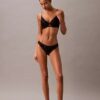 Soutien-gorge plongeant Push-Up en dentelle florale noire CK Black Soutien-gorge plongeant Push-Up en dentelle florale noire CK Black