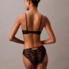 Soutien-gorge plongeant Push-Up en dentelle florale noire CK Black Soutien-gorge plongeant Push-Up en dentelle florale noire CK Black