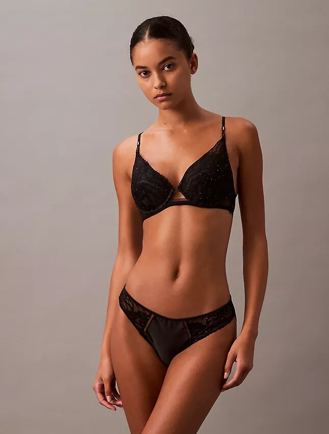 Soutien-gorge plongeant Push-Up en dentelle florale noire CK Black Soutien-gorge plongeant Push-Up en dentelle florale noire CK Black