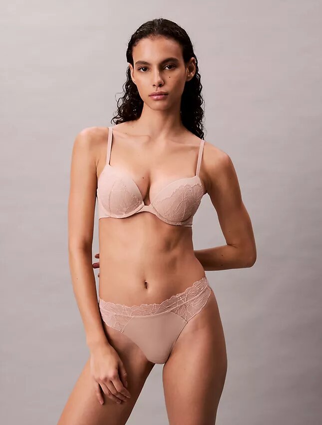 Soutien-gorge plongeant Push-Up en dentelle Perfectly Fit Soutien-gorge plongeant Push-Up en dentelle Perfectly Fit