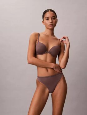 Soutien-gorge plongeant Push-Up parfaitement ajusté Soutien-gorge plongeant Push-Up parfaitement ajusté