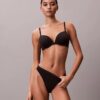 Soutien-gorge plongeant Push-Up parfaitement ajusté Soutien-gorge plongeant Push-Up parfaitement ajusté