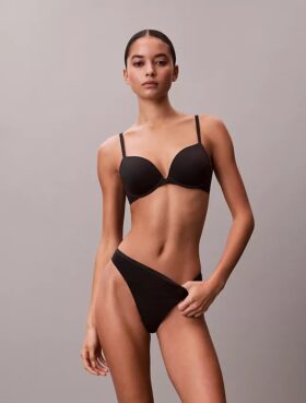 Soutien-gorge plongeant Push-Up parfaitement ajusté Soutien-gorge plongeant Push-Up parfaitement ajusté