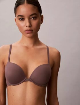 Soutien-gorge plongeant Push-Up parfaitement ajusté Soutien-gorge plongeant Push-Up parfaitement ajusté