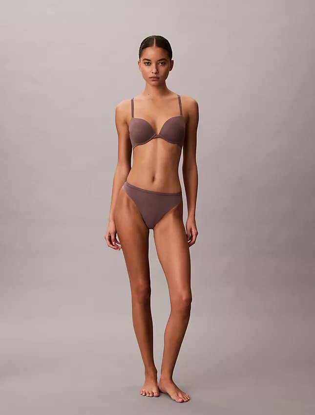 Soutien-gorge plongeant Push-Up parfaitement ajusté Soutien-gorge plongeant Push-Up parfaitement ajusté