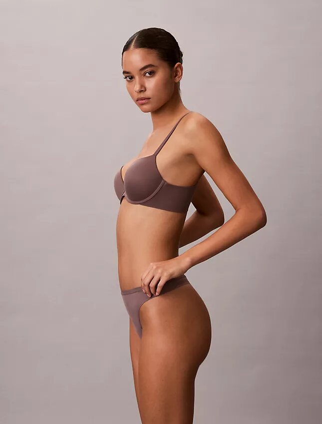 Soutien-gorge plongeant Push-Up parfaitement ajusté Soutien-gorge plongeant Push-Up parfaitement ajusté