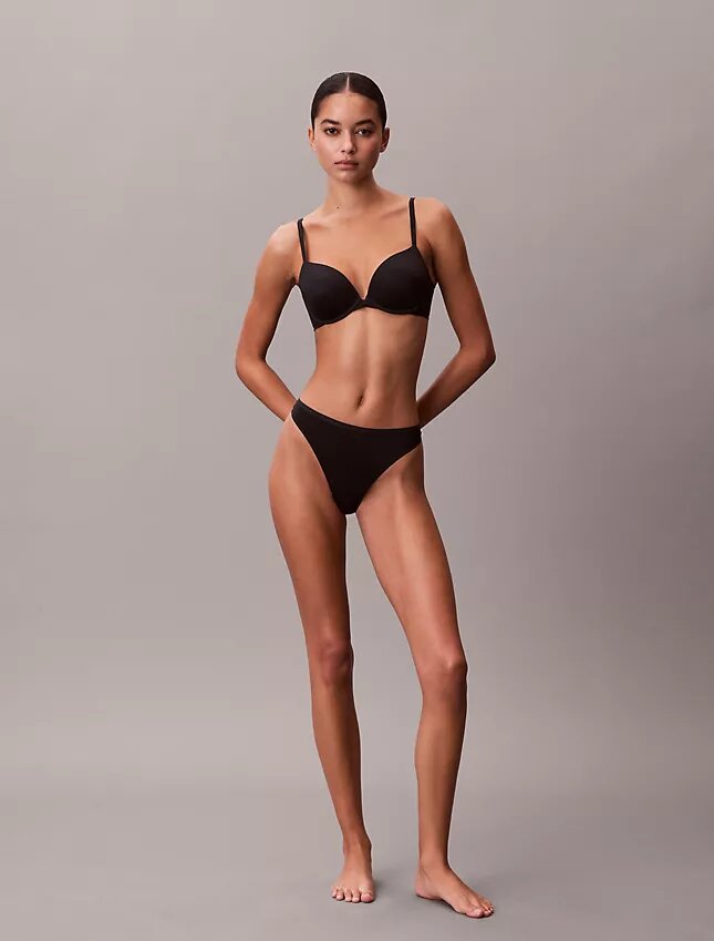 Soutien-gorge plongeant Push-Up parfaitement ajusté Soutien-gorge plongeant Push-Up parfaitement ajusté