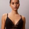 Soutien-gorge triangle légèrement rembourré en dentelle géométrique noire CK Black Ck Soutien-gorge triangle légèrement rembourré en dentelle géométrique noire CK Black Ck