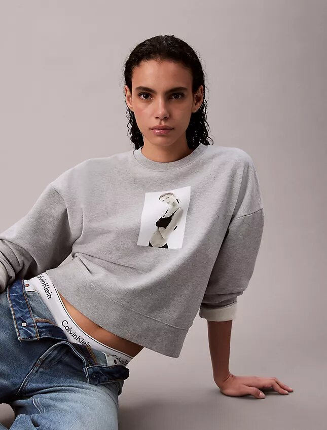 Sweat-shirt ample à motif graphique Kate Moss en tissu éponge Sweat-shirt ample à motif graphique Kate Moss en tissu éponge