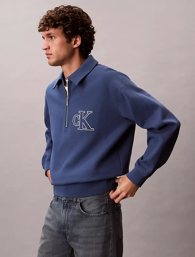 Sweat-shirt à col polo et fermeture à glissière quart de longueur avec logo Monogram Sweat-shirt à col polo et fermeture à glissière quart de longueur avec logo Monogram