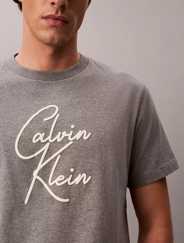 T-shirt ample avec logo en lettres cursives T-shirt ample avec logo en lettres cursives