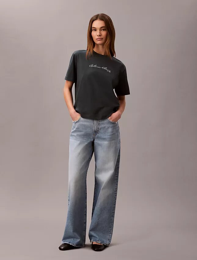 T-shirt ample avec logo en lettres cursives T-shirt ample avec logo en lettres cursives