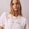T-shirt ample avec logo en lettres cursives T-shirt ample avec logo en lettres cursives