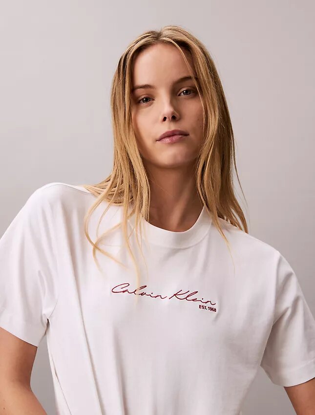 T-shirt ample avec logo en lettres cursives T-shirt ample avec logo en lettres cursives